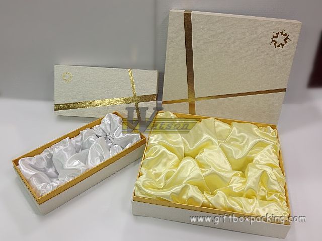 Luxury paper gift packaging box with silk inside